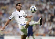 开云体育平台APP-两座孤岛，当争冠的呐喊撞上生涯之夜的回响