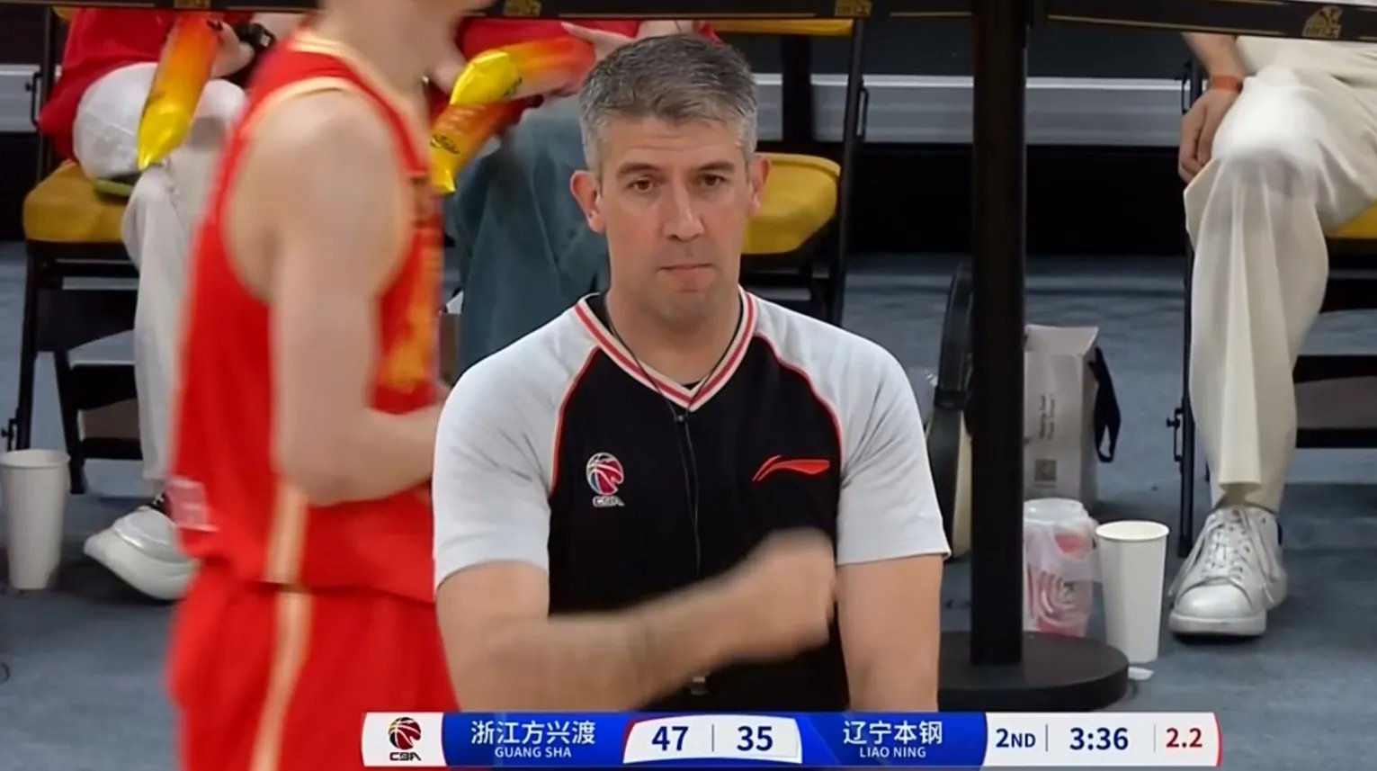 关于客场失利后主教练发飙，表示需要外援补强的信息