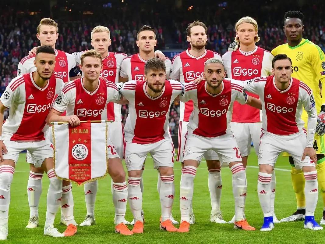 阿贾克斯在欧冠比赛中实现五连胜