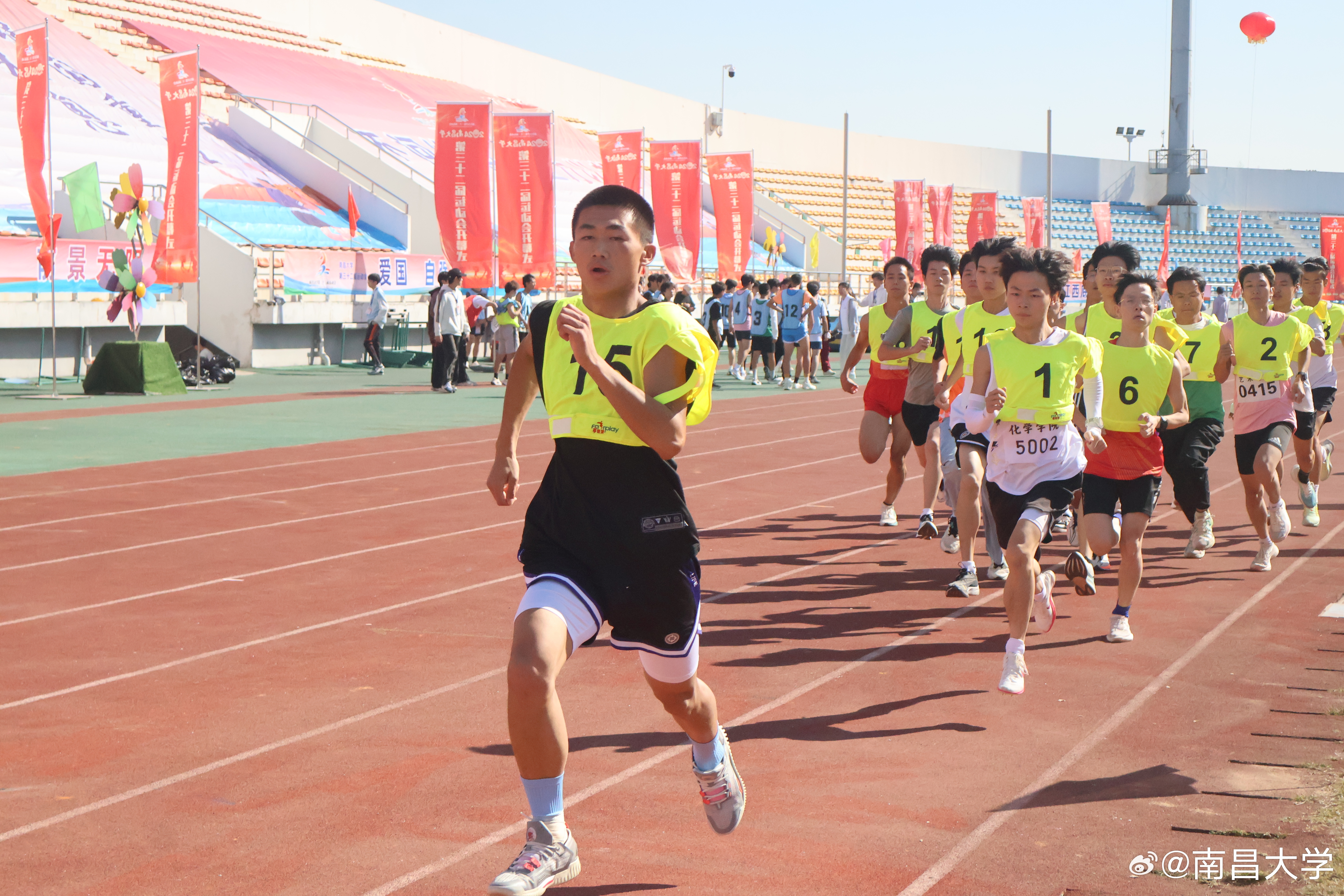 最后的冲刺!选手们向着胜利前进 最后的冲刺!选手们向着胜利前进