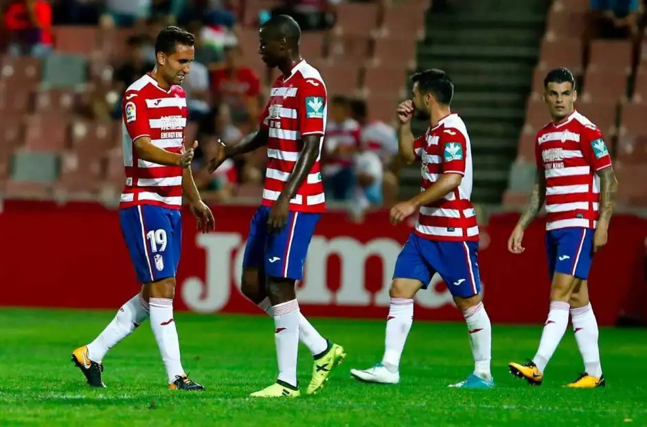 关于格拉纳达抢分成功，增加保级优势的信息