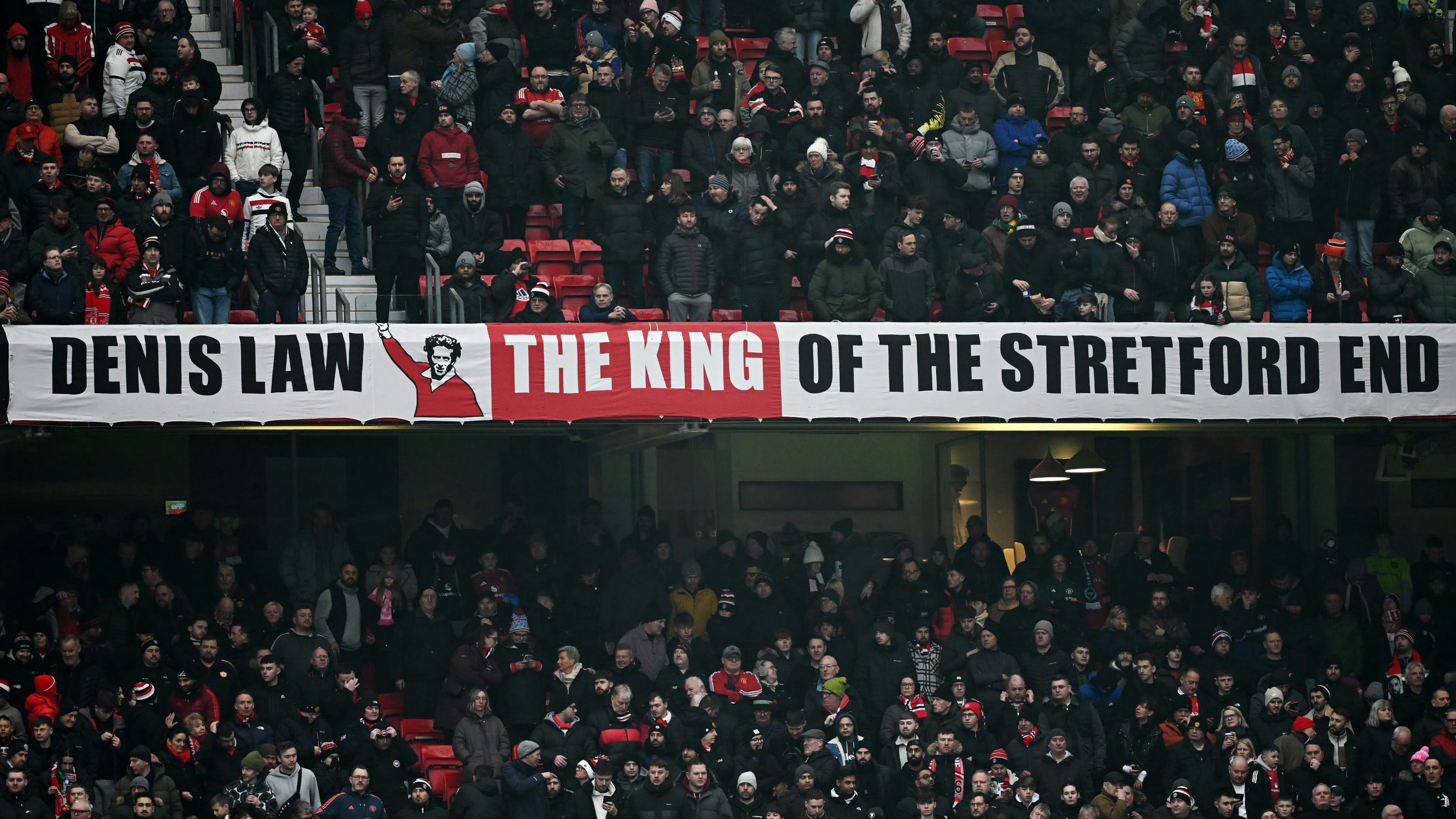 伦敦德比曼联告捷，终结连败局面