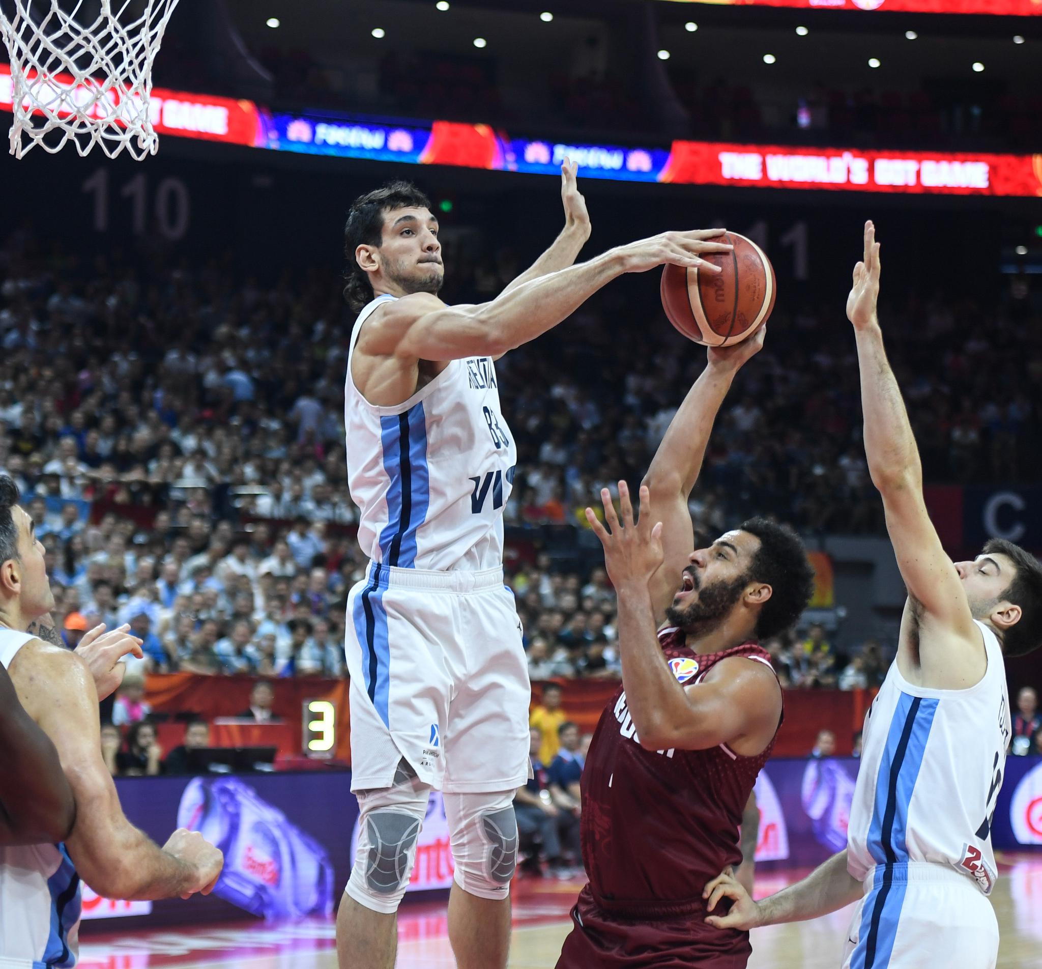 包含俄罗斯队成功晋级篮球世界杯八强，实力惊人的词条