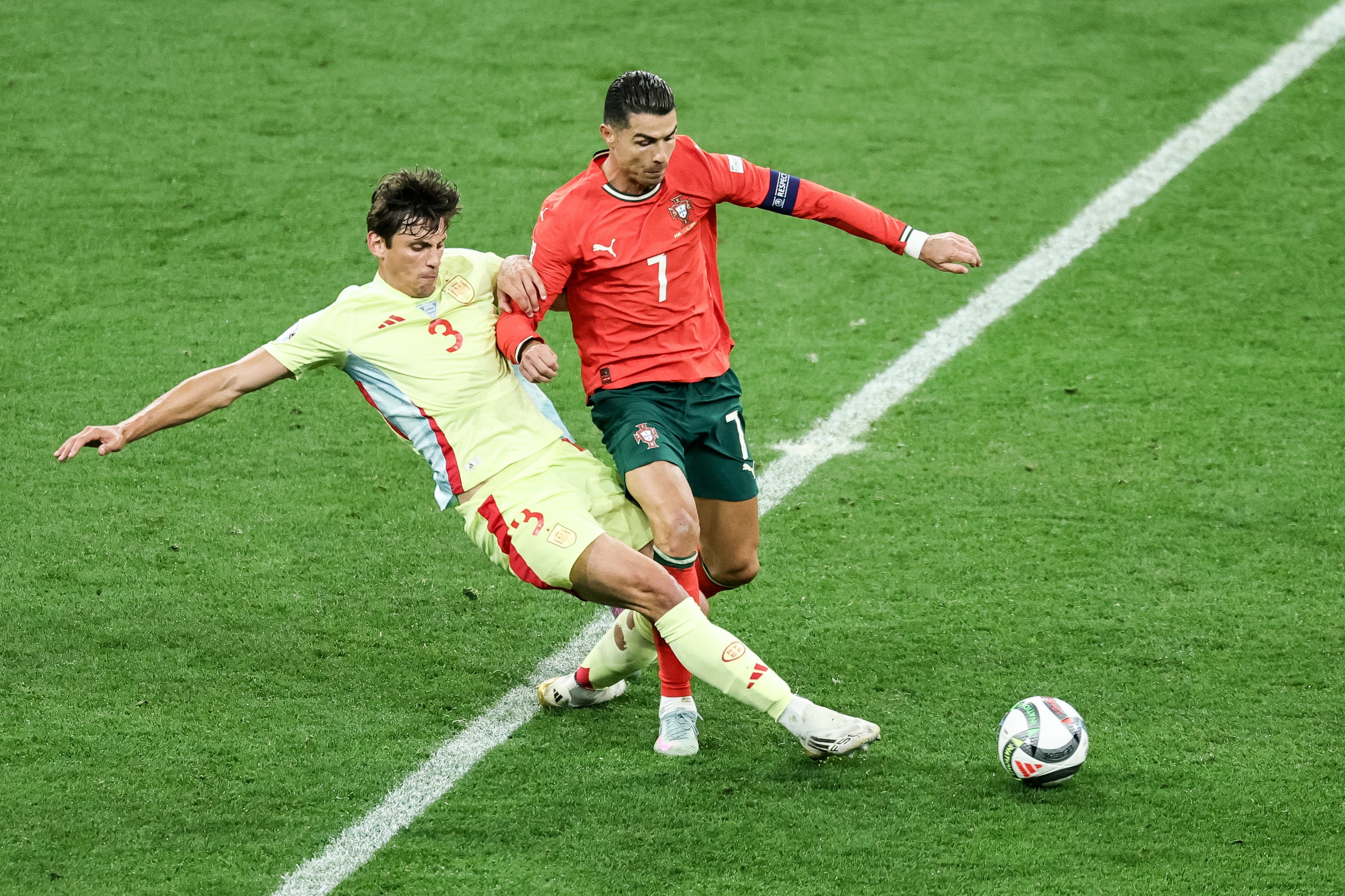 葡萄牙鏖战英格兰,穆勒高光表现的简单介绍 葡萄牙鏖战英格兰,穆勒高光表现的简单介绍