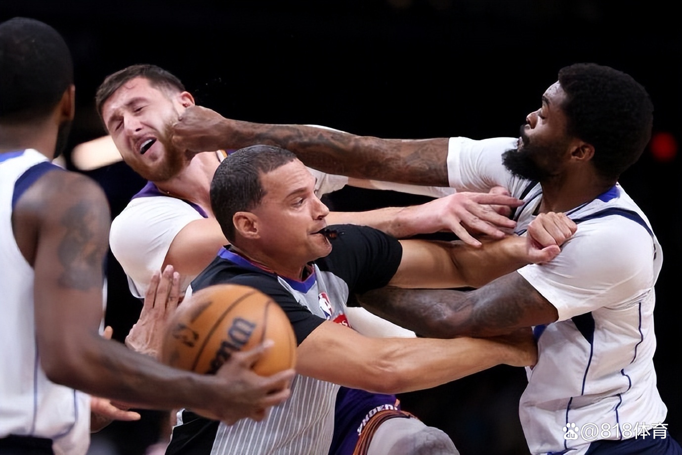 鹈鹕横扫四川队，欧文点燃赛场的简单介绍