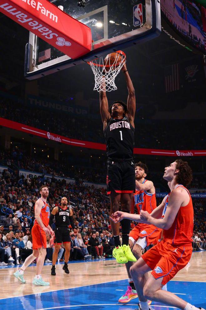 火箭继续击败马刺，豪取二连胜