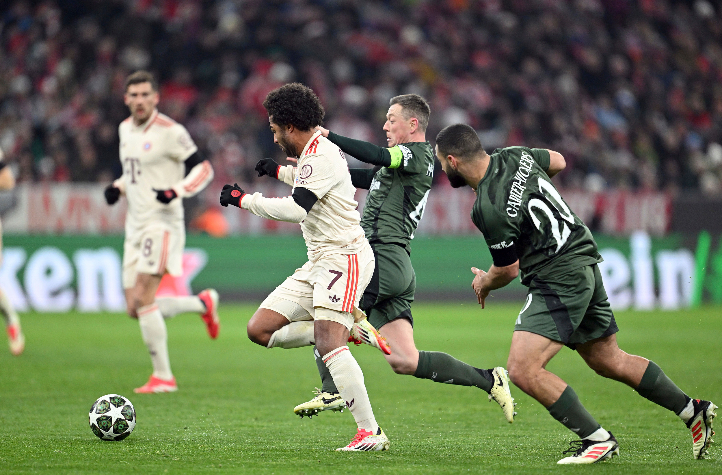 塞维利亚鏖战波兰，凯恩惊艳四座